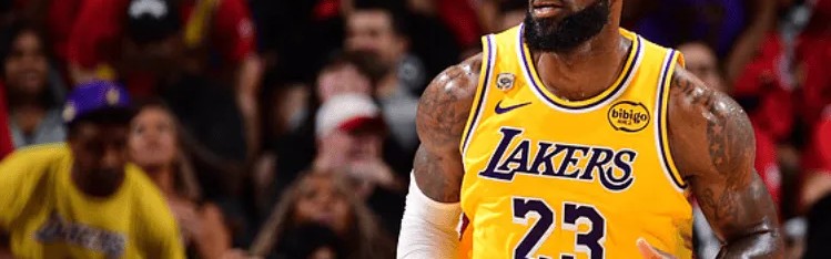 半岛体育官网-詹姆斯去年首轮G4打46分钟输球，今年首轮G3打45分钟逆转