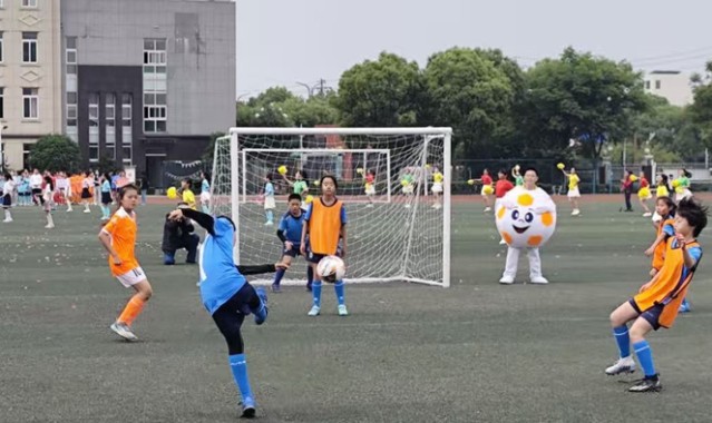 半岛体育官网-扬州两会热议足球后备人才培养：U23国足“同款苗”如何在地方“生根发芽”？|全国两会|青训|国际赛场|扬州市|校园足球_新浪体育_新浪新闻