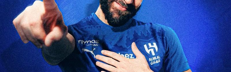 半岛体育-官方：本泽马将在利雅得新月身穿90号球衣