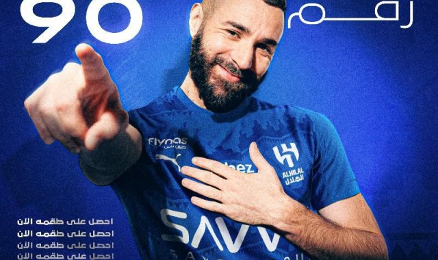 半岛体育-官方：本泽马将在利雅得新月身穿90号球衣