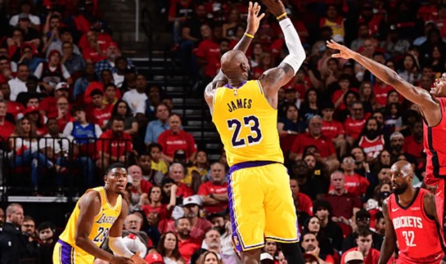 半岛体育官方网站-詹姆斯此前出战40+分钟时连续9场不胜，今日45分钟带队逆转