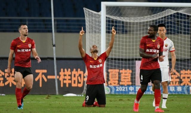 半岛体育-这集看过！相同剧本逆转 亚泰才是“上海滩老大”