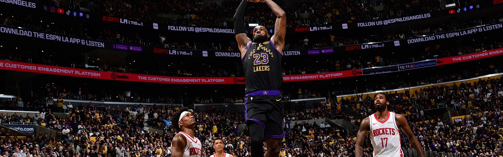 半岛体育-将才与帅才的区别！KD下半场3分&amp;全场9失误 老詹带队能力降维打击