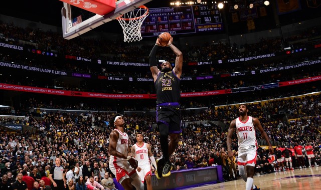 半岛体育-将才与帅才的区别！KD下半场3分&amp;全场9失误 老詹带队能力降维打击